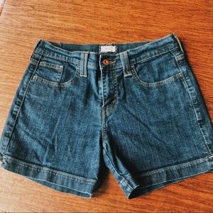 LEVI DENMIN SHORTS